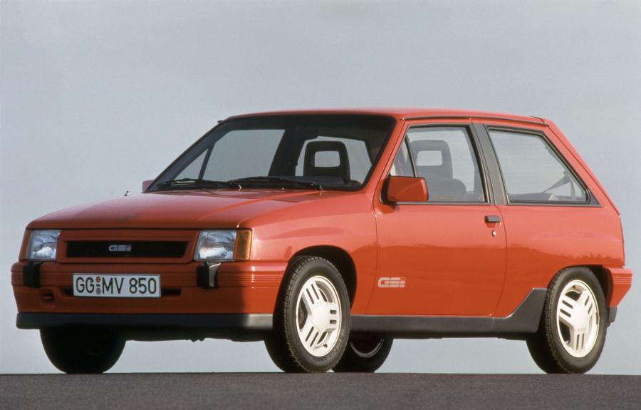  Opel Corsa GSi (A) 1988 года  (фото 15 из 21)